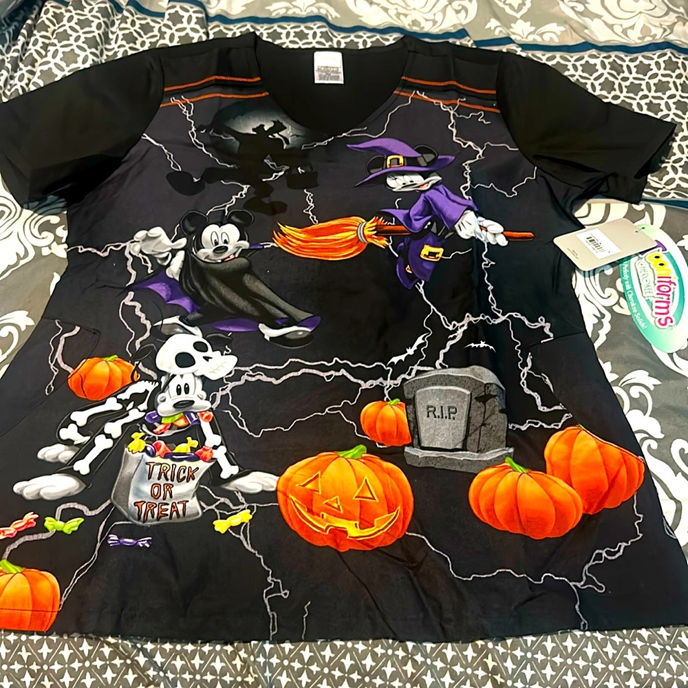 Cherokee Scrub Top Medium size
